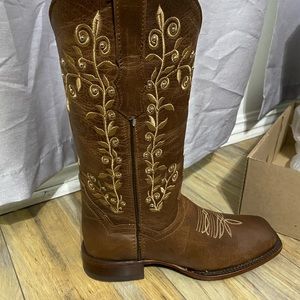 Beautiful leather Boots
